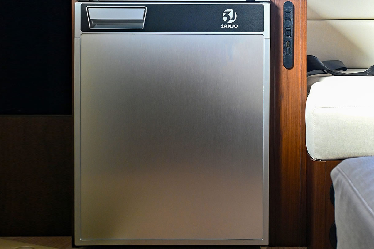 90Lの大型冷蔵庫